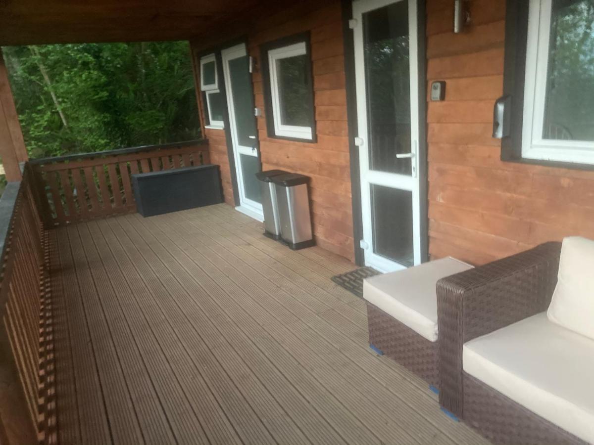 Kabin In The Woods Llandybie Екстер'єр фото