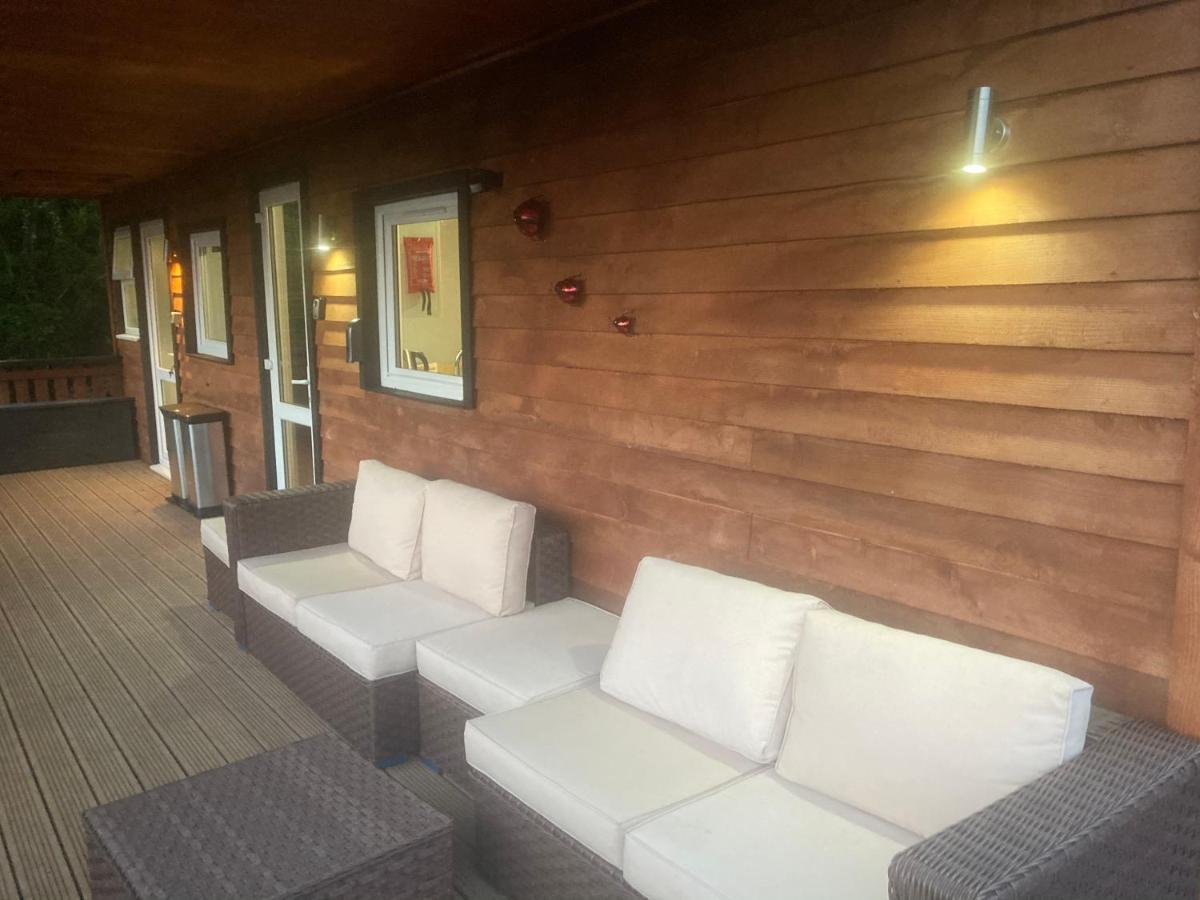 Kabin In The Woods Llandybie Екстер'єр фото