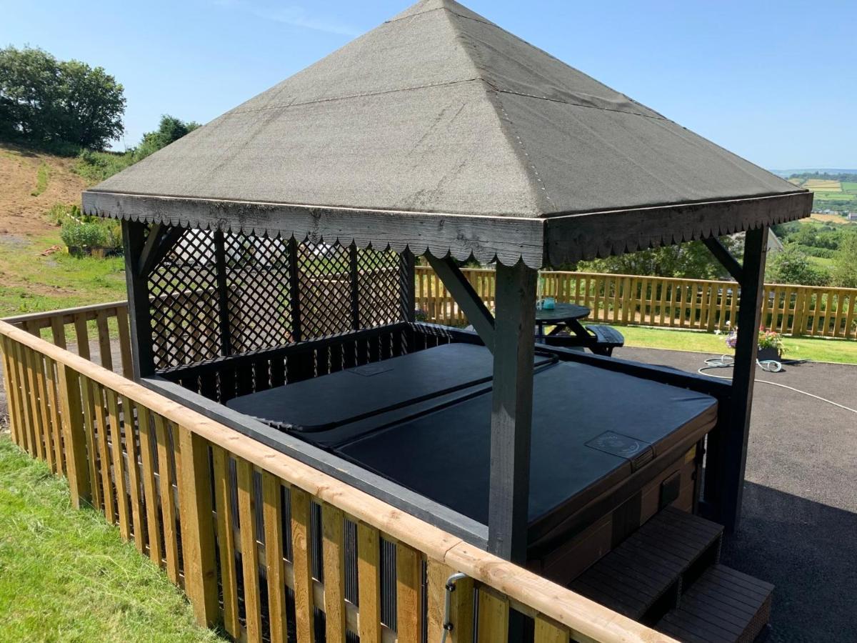 Kabin In The Woods Llandybie Екстер'єр фото