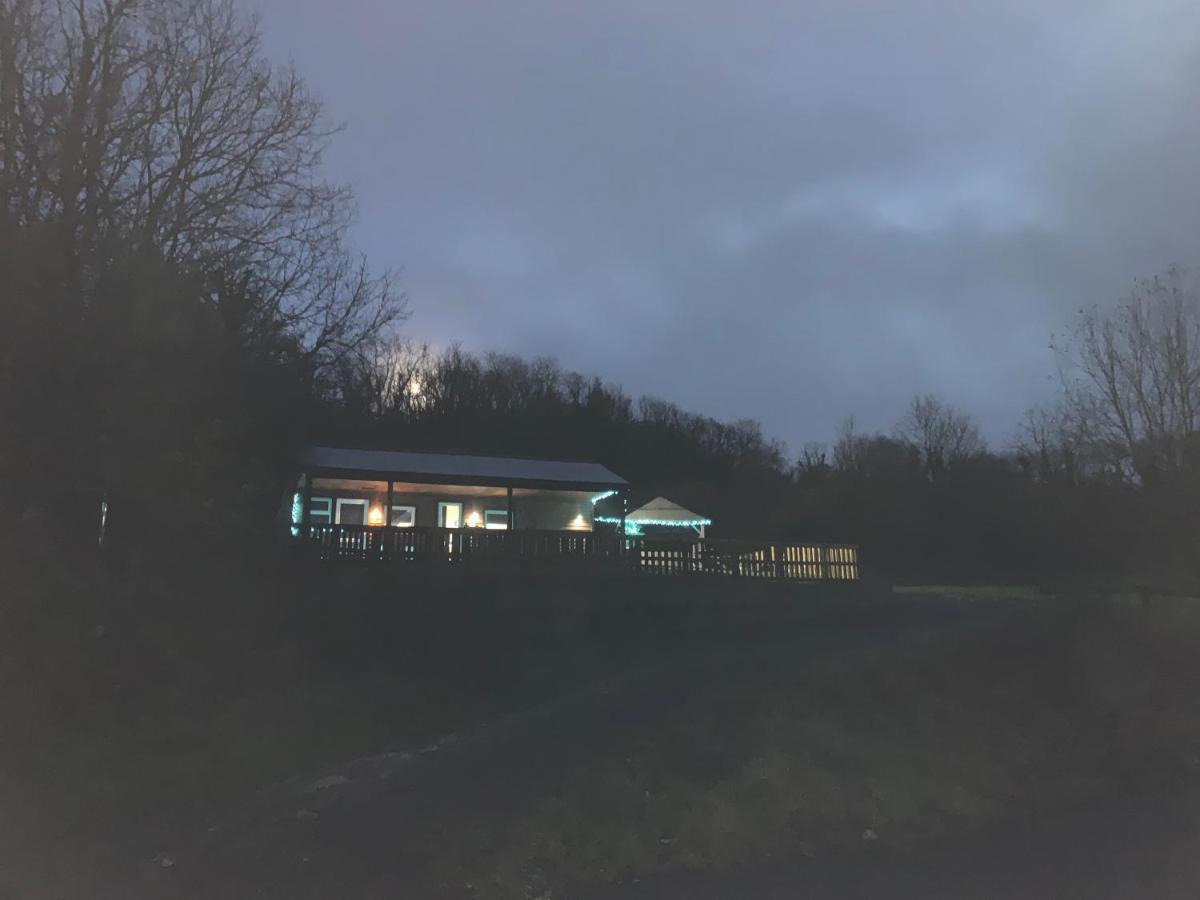 Kabin In The Woods Llandybie Екстер'єр фото