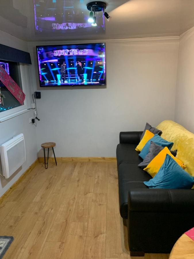 Kabin In The Woods Llandybie Екстер'єр фото