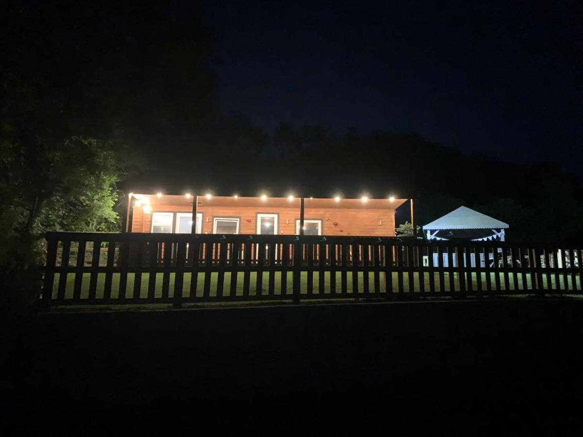 Kabin In The Woods Llandybie Екстер'єр фото