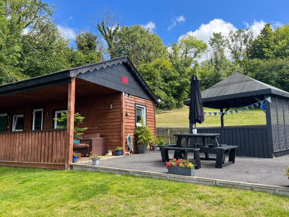 Kabin In The Woods Llandybie Екстер'єр фото