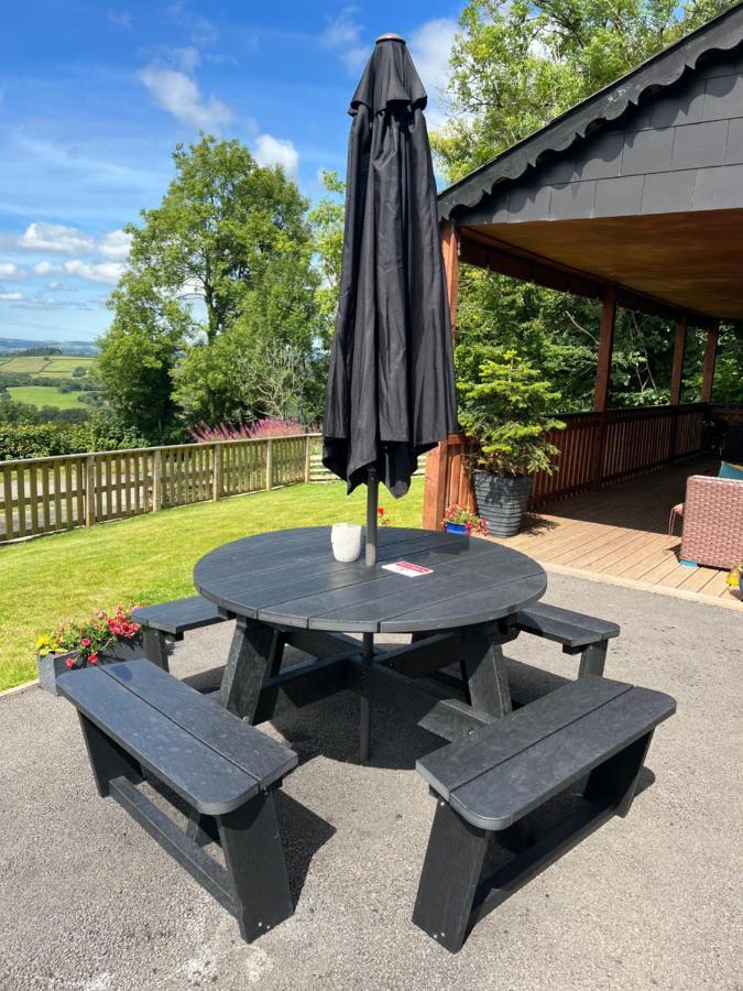 Kabin In The Woods Llandybie Екстер'єр фото