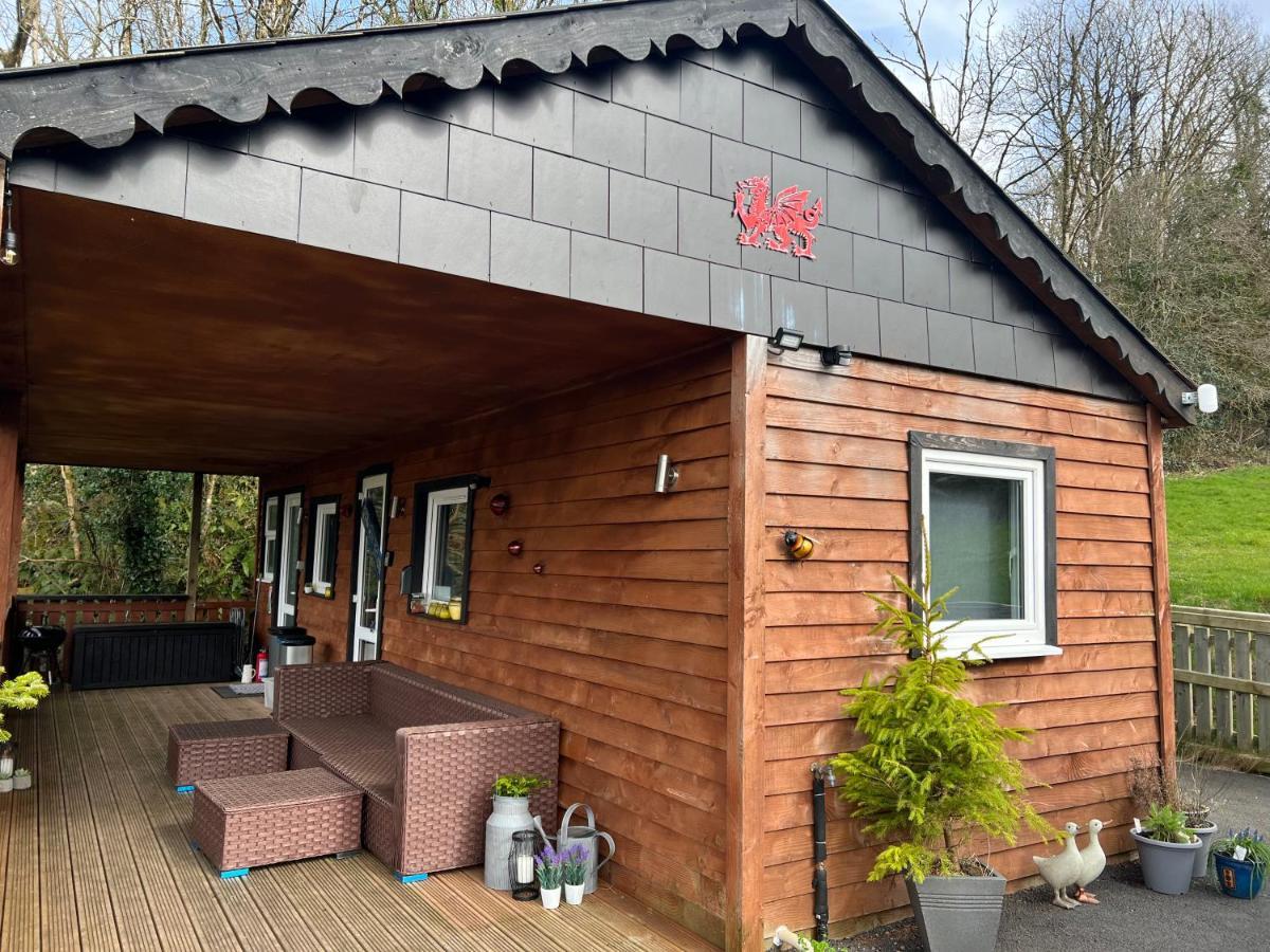 Kabin In The Woods Llandybie Екстер'єр фото