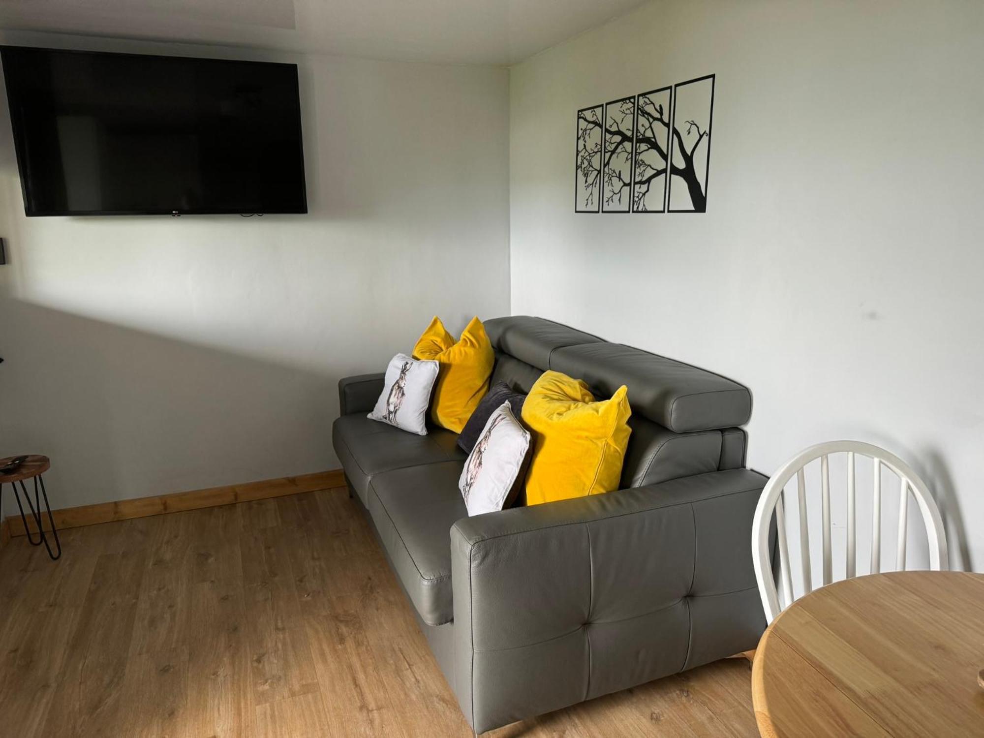 Kabin In The Woods Llandybie Екстер'єр фото